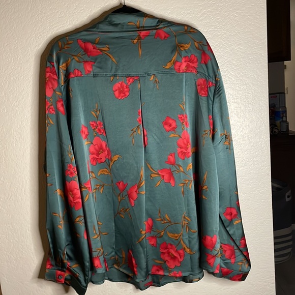 Plus Floral Print Satin Shirt SAGE - Picture 4 of 4